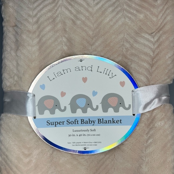 NWT Liam and Lilly Super Soft Chevron Baby Blanket in Cream - Picture 3 of 3